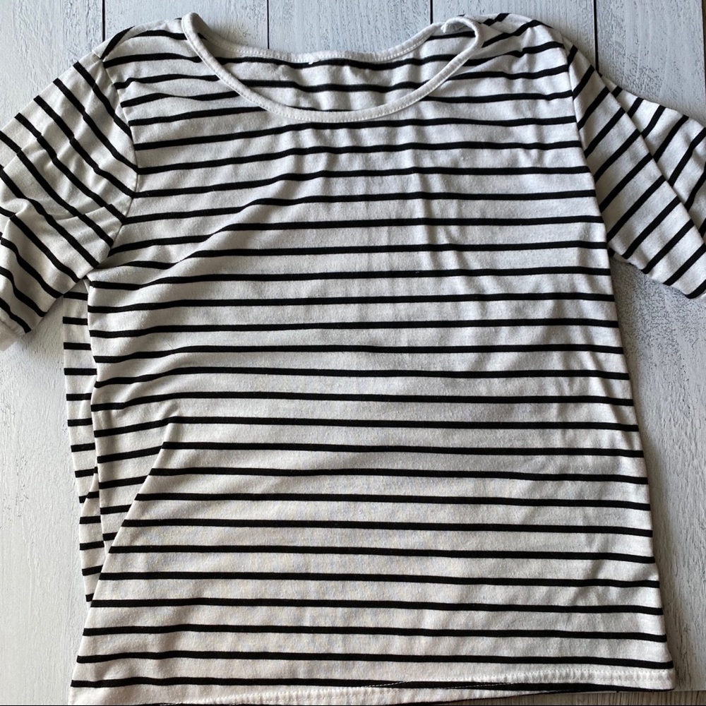 Black and white stripe tee